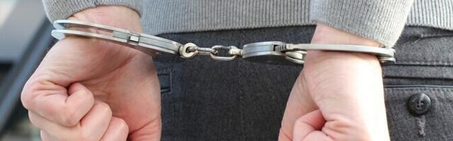 Суд арестовал подозреваемого в убийстве матери в Нарве