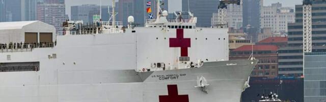 США отправили к берегам Гренландии плавучий госпиталь