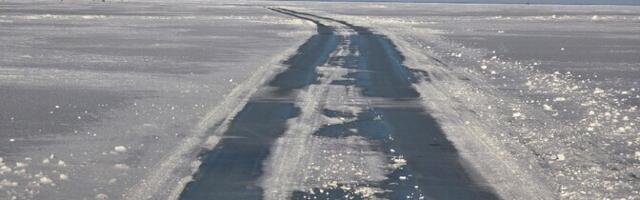 Ледовая дорога между Сааремаа и Хийумаа превратилась в туристический аттракцион