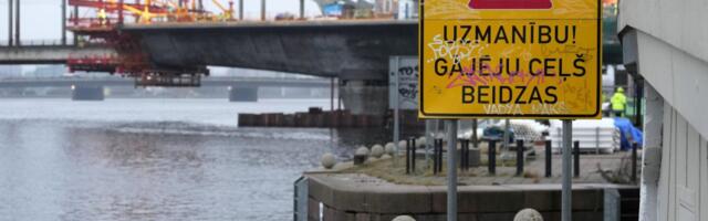 Кто-то должен взять ответственность за опору моста Rail Baltica через Даугаву