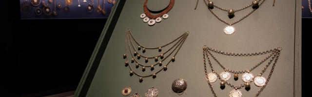 В ЭНМ открылась выставка украшений