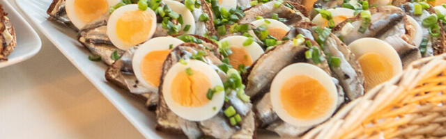 В День независимости продажи бутербродов с килькой в магазинах вырастают в несколько раз