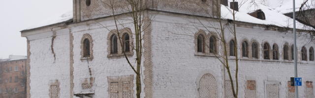 Дорого и незачем. Нарва не будет выкупать бывшую баню на Линда