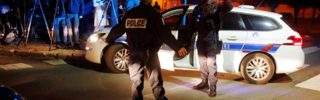 В пригороде Парижа обезглавлен школьный учитель, Макрон назвал убийство терактом