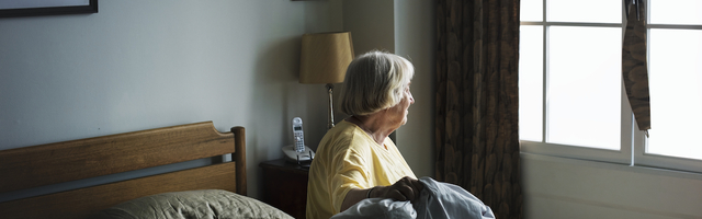 Руководитель больницы советует забрать не зараженных стариков из домов попечения по домам