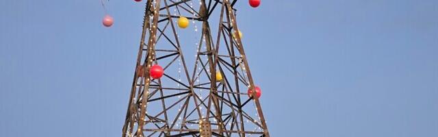 ФОТО: праздничную атмосферу на Сааремаа дополнили несколько необычных рождественских "елок"