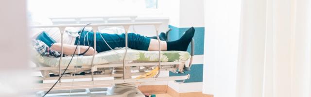 Сейм Латвии обсуждает инициативу о самостоятельном покрытии расходов на лечение для непривитых