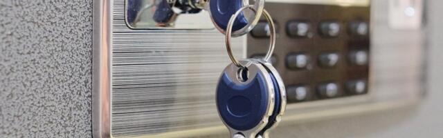 Трагедия в Латвии: убитому мальчику выстрелили в лоб — родители сомневаются в версии, что дети „игрались“