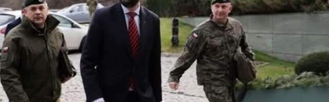 Правительство Польши на грани распада: министр обороны смотрит направо