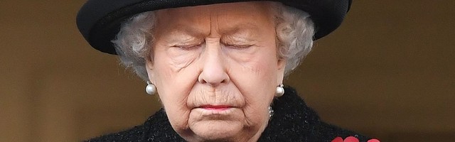 Королева в ужасе от психического состояния принца Гарри