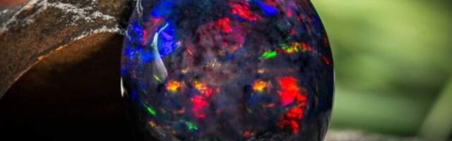 В Эфиопии открыли уникальное месторождение природного чёрного опала