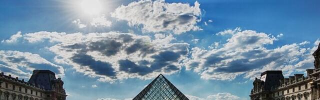 Директор Лувра ушла в отставку