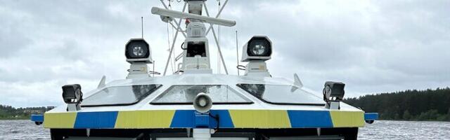 Катер PPA из-за технической неисправности вынесло в российские воды