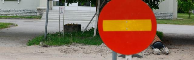 ФОТО | Жители Пирита недовольны городом: ремонт важной улицы затягивается из-за электрических кабелей