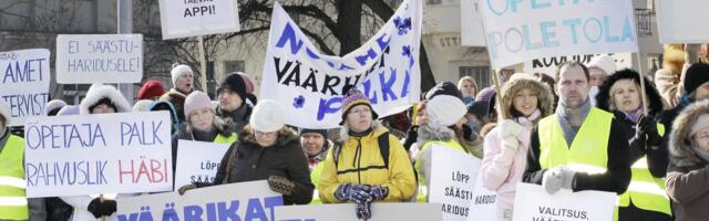 Учителя подали уведомление о забастовке. Кто в ней будет участвовать? Будут ли школы открыты во время забастовки?