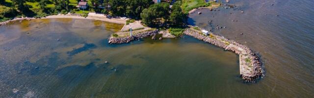 Спор с волостью завершен: американка строит в прибрежной деревне гигантский дом