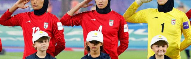 Австралия предоставила убежище нескольким футболисткам сборной Ирана. Команда отказалась петь гимн своей страны на Кубке Азии