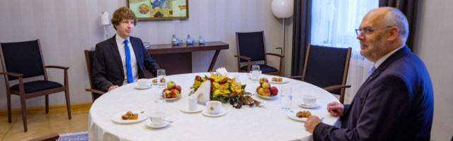 ФОТО | Президент Карис на встрече с Кийком и Научным советом: это проблема не только Минсоцдел, но и всего государства