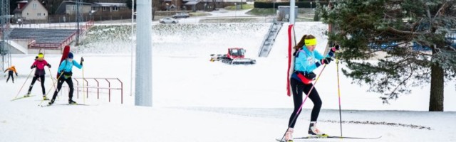 Скидки и снежная погода заставили покупателей раскупить почти все лыжные товары