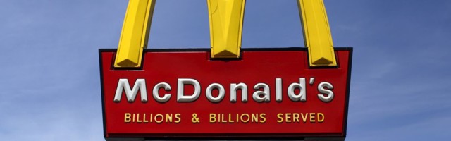 Французский McDonald’s начал продавать воду из-под крана в картонных стаканчиках