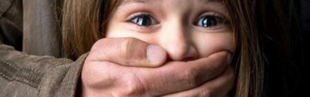 Два случая педофилии в Ида-Вирумаа: один домогался учениц-подростков, второй насиловал своих дочерей