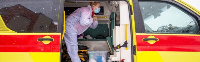 Медики, берущие анализ на коронавирус, видят краски и в серых буднях пандемии