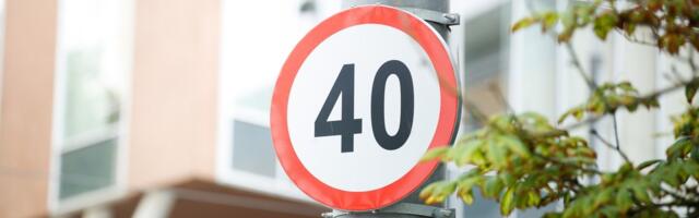 „Повозки могут въезжать в город только ночью, чтобы не мешать пешеходам и торговле“. Инженер объясняет, зачем Таллинн меняет скоростные режимы