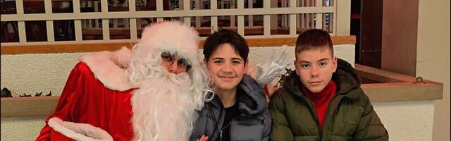 ВИДЕО: Дед Мороз шагает по Astri keskus и радует детей и взрослых