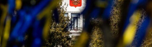На ограде посольства РФ в Вильнюсе – надпись с призывом к Красной армии убираться домой