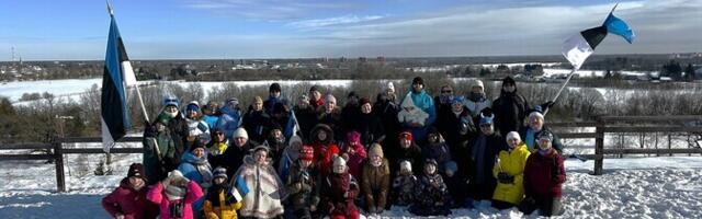 ФОТО: в волости Йыхви организовали поход на вершину террикона