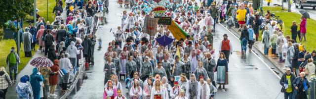 ФОТО и ВИДЕО | Посмотрите, как это мощно: масштабное шествие Праздника песни и танца с высоты