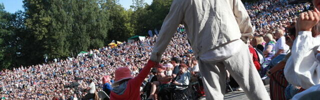 Самому юному участнику Праздника песни и танца – 6 лет, самому старшему – 93 года