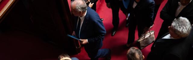 Премьер-министра Франции отправили в отставку