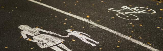 В Харьюмаа Lexus сбил мужчину на электросамокате