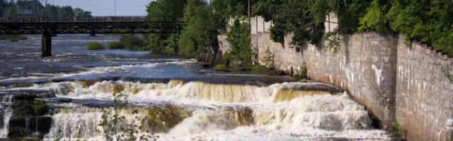 Нарвские водопады: красивое, но редкое явление