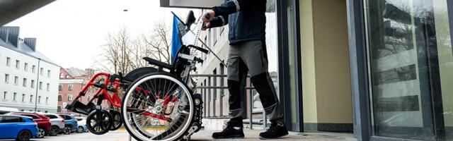 Таллинн поможет людям с ограниченной подвижностью выходить из дома с помощью лестничных подъёмников