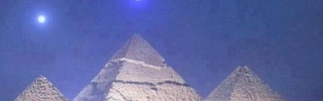 Правдиво ли фото, на котором запечатлены Меркурий, Венера и Сатурн над пирамидами Гизы?