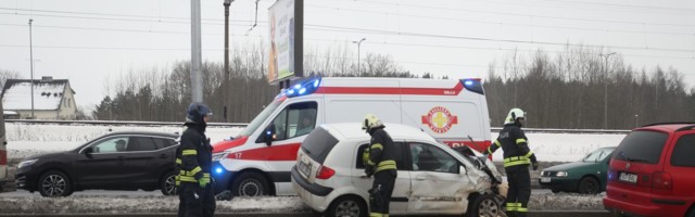 В Таллинне столкнулись четыре автомобиля, движение нарушено