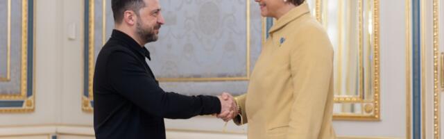 Зеленский вручил Браже государственную награду Украины