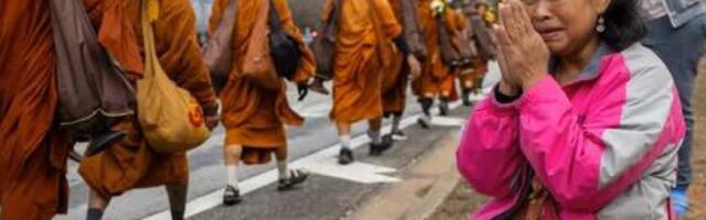 «Марш мира»: буддийские монахи за 108 дней прошли 3700 км от Техаса до Вашингтона