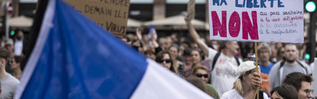 В протестах против санитарных мер во Франции участвовали 114 тысяч человек