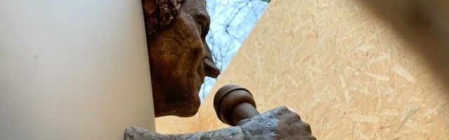 ФОТО | Памятник Яаку Йоала закрыли, но посмотреть на него всё-таки можно!