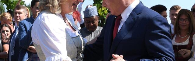 Бывшая глава МИД Австрии Карин Кнайсль, на свадьбе которой танцевал Путин, поселилась в деревне Петрушово в Рязанской области