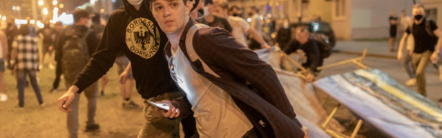 ОНЛАЙН-БЛОГ | Третий день протестов в Беларуси: в центре Минска вновь задержания. Протестующие блокируют улицы