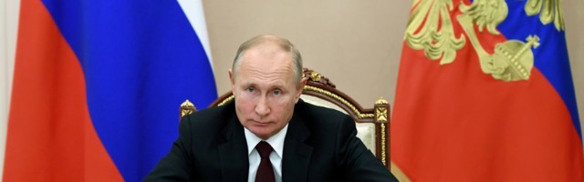 В пресс-службе президента РФ опровергли появившуюся в британских таблоидах информацию об уходе Путина в отставку из-за болезни Паркинсона
