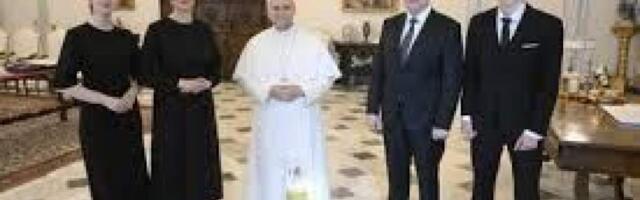 Стражи этики расследуют поездки премьера в Италию и Ватикан