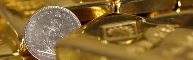 Серебро установило новый рекорд, золото растет в надежде на снижение процентной ставки