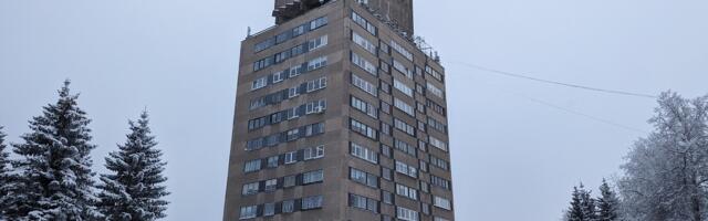 История одного из символов Нарвы: гигантские баки на нарвской 12-этажке никогда не использовали не из-за боязни, что она развалится