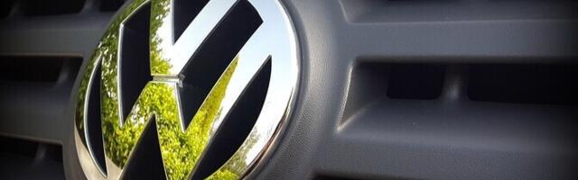 Автомобиль сбил женщину на парковке АЗС и уехал