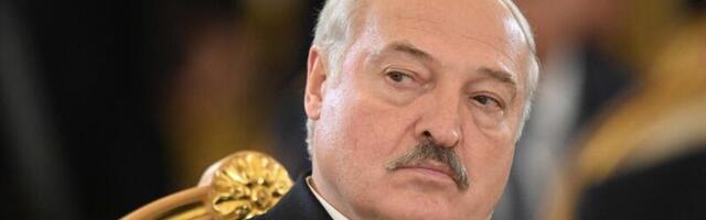 „Не бывает цветных революций, если для этого в стране нет причин“: Лукашенко выступает перед военным руководством страны и просит не делать из него героя